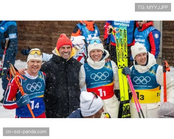 克洛普现身米兰冬奥会为冬季两项接力赛摇铃，前利物浦主帅观战